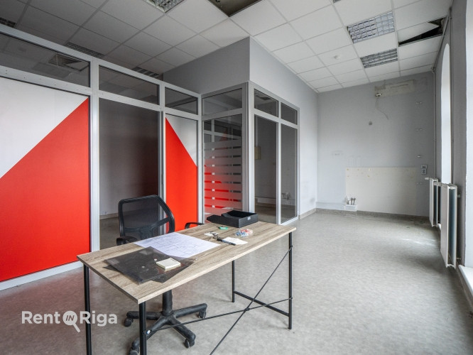 Tirdzniecības vai biroja telpas pretī Rīgas Cirkam.  Telpas divos stāvos - beletāžas stāvā Rīga - foto 5