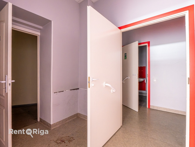 Tirdzniecības vai biroja telpas pretī Rīgas Cirkam.  Telpas divos stāvos - beletāžas stāvā Rīga - foto 8