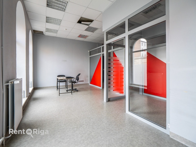 Tirdzniecības vai biroja telpas pretī Rīgas Cirkam.  Telpas divos stāvos - beletāžas stāvā Rīga - foto 6