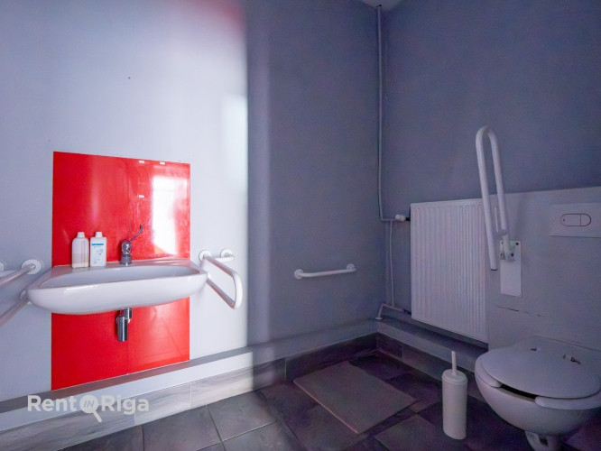 Tirdzniecības vai biroja telpas pretī Rīgas Cirkam.  Telpas divos stāvos - beletāžas stāvā Rīga - foto 9