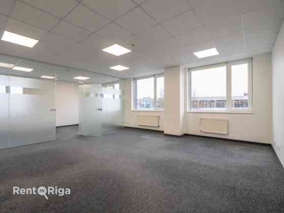 Aрендa офисных помещений в бизнес-центре Mūkusalas.  Современные, светлые и легко Rīga