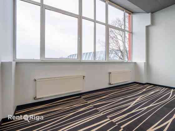 Aрендa офисных помещений в бизнес-центре Mūkusalas.  Современные, светлые и легко Rīga