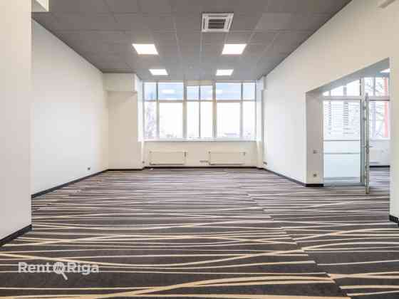 Aрендa офисных помещений в бизнес-центре Mūkusalas.  Современные, светлые и легко Rīga