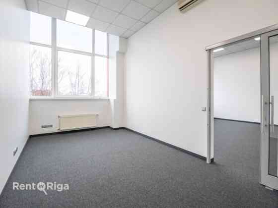 Aрендa офисных помещений в бизнес-центре Mūkusalas.  Современные, светлые и легко Rīga