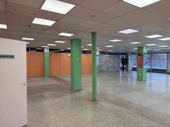 Сдаётся коммерческое помещение в торговом центре Maxima, Зиепниеккалнс.  Предлагаем Rīga