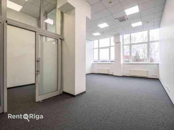Aрендa офисных помещений в бизнес-центре Mūkusalas.  Предлагаем в аренду Rīga