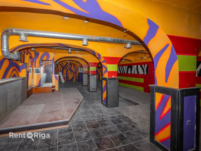 Zāle pagrabā pretī Rīgas Cirkam.  Telpas sastāv no vienas lielas zāles ap 100 kvm un palīgtelpām. Ir Рига - изображение 4