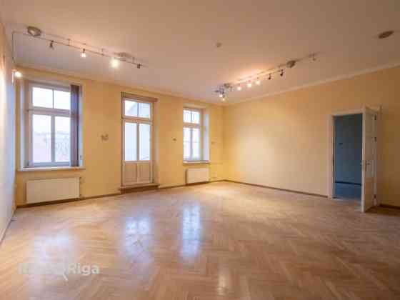 Biroja telpas pretī Rīgas Cirkam.  Pieejamas dažāda izmēra biroja telpas ar kopējo platību no 30 - 3 Рига