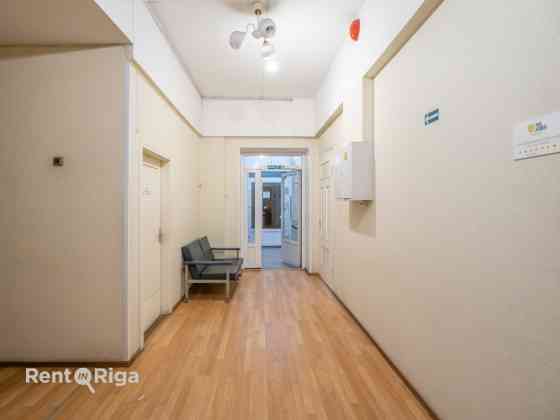 Biroja telpas pretī Rīgas Cirkam.  Pieejamas dažāda izmēra biroja telpas ar kopējo platību no 30 - 3 Рига