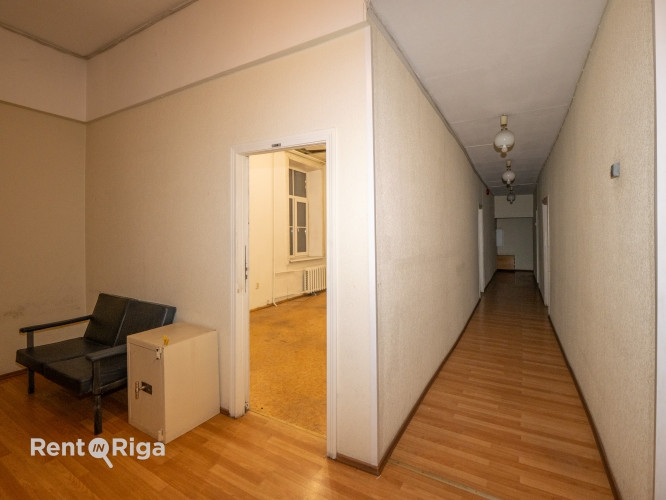 Biroja telpas pretī Rīgas Cirkam.  Pieejamas dažāda izmēra biroja telpas ar kopējo platību no 30 - 3 Рига - изображение 7