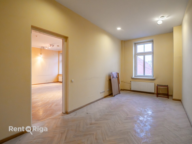 Biroja telpas pretī Rīgas Cirkam.  Pieejamas dažāda izmēra biroja telpas ar kopējo platību no 30 - 3 Рига - изображение 3