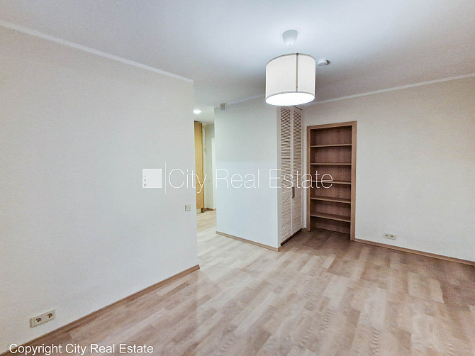 Здание во дворе, закрытый двор, вход со двора, лестничная клетка после Рига - изображение 19