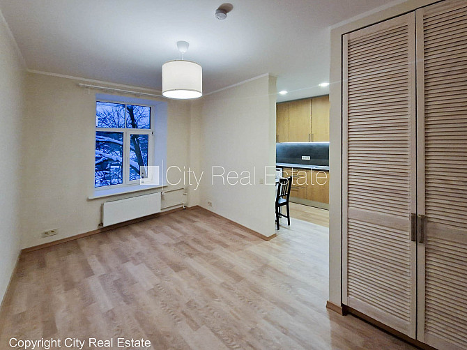 Здание во дворе, закрытый двор, вход со двора, лестничная клетка после Рига - изображение 18