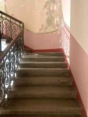 Продаётся просторная квартира площадью 203,6 м2 с двумя входами. Квартиру удобно Rīga