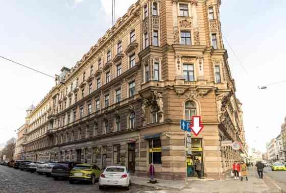 Продаётся просторная квартира площадью 202,9 м2 с двумя входами. Квартиру удобно Rīga