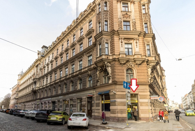 Tiek pārdots 202,9 m plašs dzīvoklis ar divām ieejām. To var viegli pārbūvēt un sadalīt Rīga - foto 1