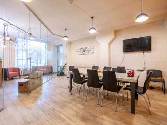 Birojs Dienvidu tila rajonā.  + 1. stāvs; + PLatība sastāv no priekštelpas (sekretariāta), pārrunu t Рига