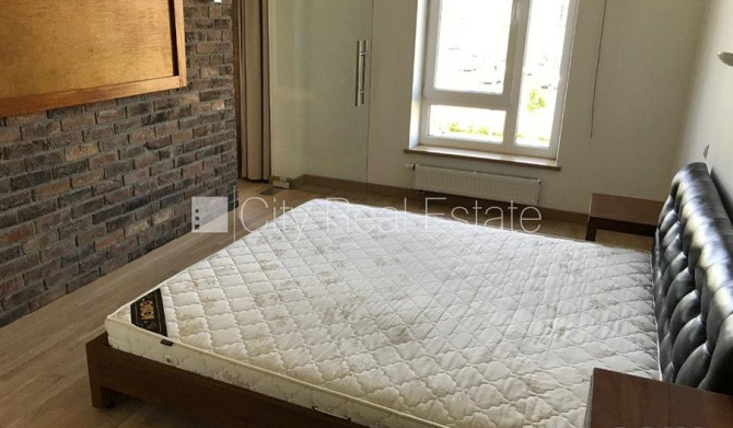 Pagalma māja, slēgta teritorija, ieeja no pagalma, logi vērsti mājas abās pusēs, guļamistabu Rīga - foto 6