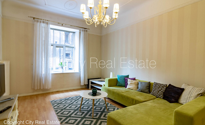 Renovēta māja, slēgts pagalms, ieeja no pagalma, kāpņu telpa pēc kapitālā remonta, logi Rīga - foto 2