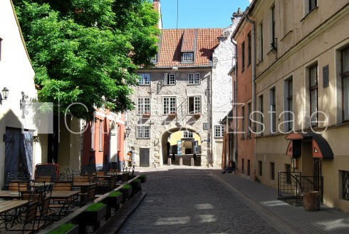 Реновированный дом, благоустроенная озеленённая территория, закрытый двор, Рига - изображение 11