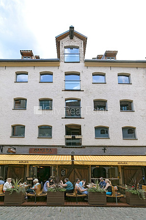 Fasādes māja, restaurēta māja, ieeja no ielas, ir lifts, logi vērsti mājas abās pusēs, Rīga - foto 18