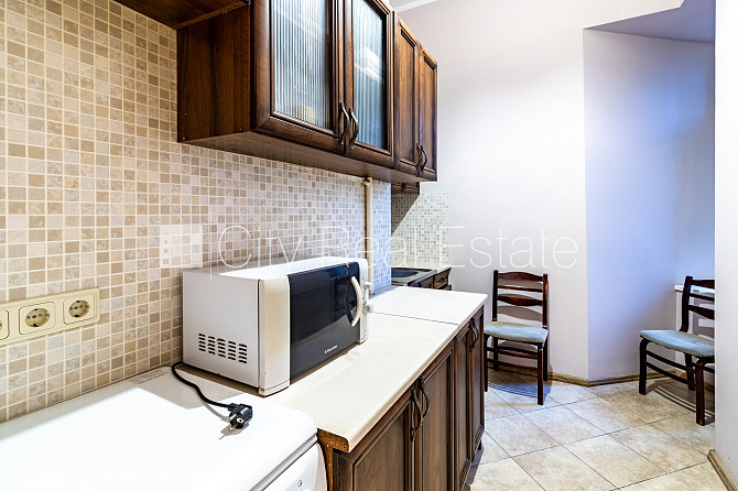 Фасадный дом, вход с улицы, окна выходят в обе стороны дома, одна изолированная Рига - изображение 11