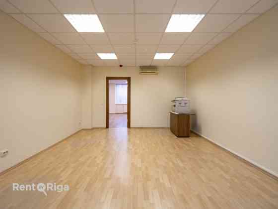 Аренда офисных помещений на улице Латгас 250  Предлагаются в аренду просторные и Рига