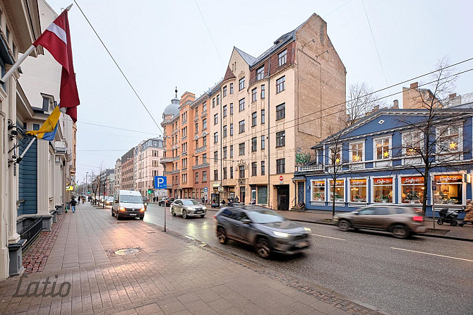 Pārdošanā dizaina 2 istabu dzīvoklis Rīgas centrā, klusā iekšpagalma ēkā K. Valdemāra Rīga - foto 2