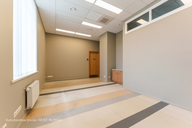 Светлый офис в качественно отреставрированном здании.  Офис прямоугольной формы. Рига - изображение 2