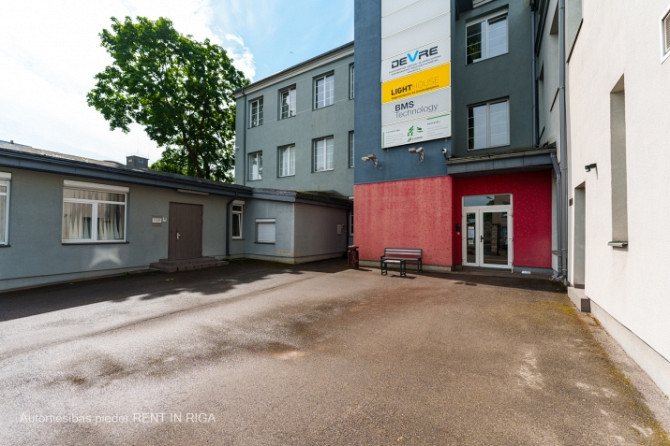 Светлый офис в качественно отреставрированном здании.  Офис прямоугольной формы. Рига - изображение 7