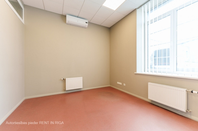Светлый офис в качественно отреставрированном здании.  Офис прямоугольной формы. Рига - изображение 3