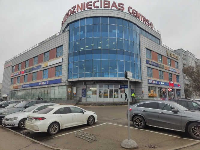 Retail premises on the 3rd floor of the Sahāra shopping centre.  The main tenant of the building is  Рига - изображение 1