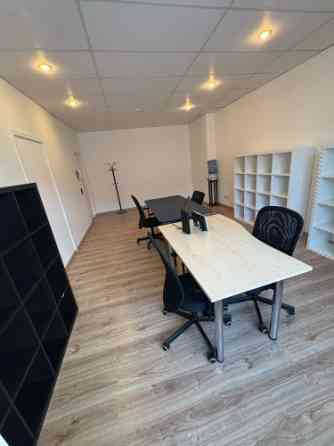 Сдается светлый и удобный офис, полностью оборудованный мебелью, в Тихом Центре. Рига