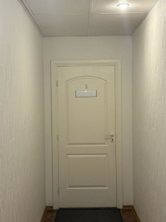 Сдается светлый и удобный офис, полностью оборудованный мебелью, в Тихом Центре. Рига - изображение 7