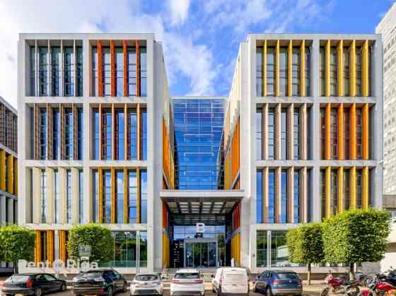 Престижный офис в одном из самых заметных бизнес-комплексов Риги.  + Частный вход Rīga