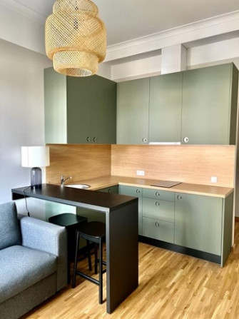 Īrei pieejams 2 istabu dzīvoklis fantastiskā vietā Rīgas centrā.  Dzīvoklis atrodas renovētā ēkā, ta Рига - изображение 2