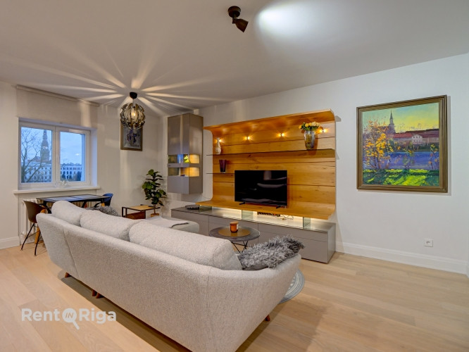 Šarmants dzīvoklis pilnībā renovētā ēkā ar elegantu fasādi, skatu uz parku un Latvijas Rīga - foto 2