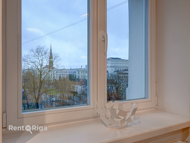 Šarmants dzīvoklis pilnībā renovētā ēkā ar elegantu fasādi, skatu uz parku un Latvijas Rīga - foto 6