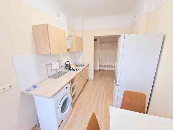 Дом во дворе, реновированный дом, закрытый двор, въездные ворота оснащены Rīga