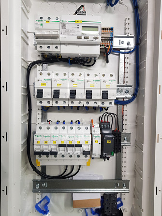 Elektriķa pakalpojumi un elektroinstalācijas darbi Rīgā. Lampu, lustru, gaismekļu, prožektoru... Рига - изображение 1