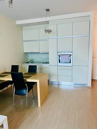 Сдаётся 2-комнатная квартира в центре Риги — Centra Nams
Сдаётся светлая и уютная 2-комнатная... Rīga - foto 2