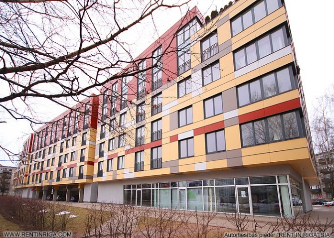 No janvāra īrei tiek piedāvāts lielisks divu istabu studijas tipa dzīvoklis jaunajā projektā Rīga - foto 1