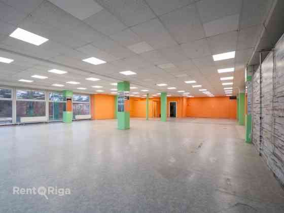 Сдаётся коммерческое помещение в торговом центре Maxima, Зиепниеккалнс.  Предлагаем Rīga