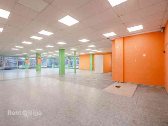 Сдаётся коммерческое помещение в торговом центре Maxima, Зиепниеккалнс.  Предлагаем Rīga