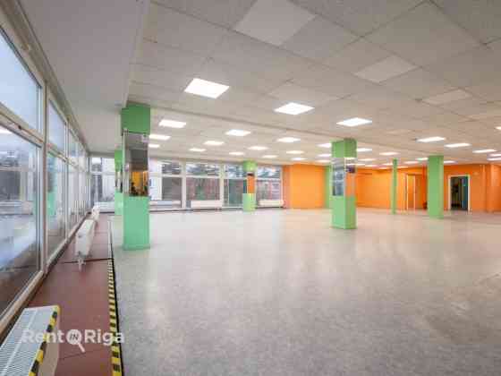 Сдаётся коммерческое помещение в торговом центре Maxima, Зиепниеккалнс.  Предлагаем Rīga