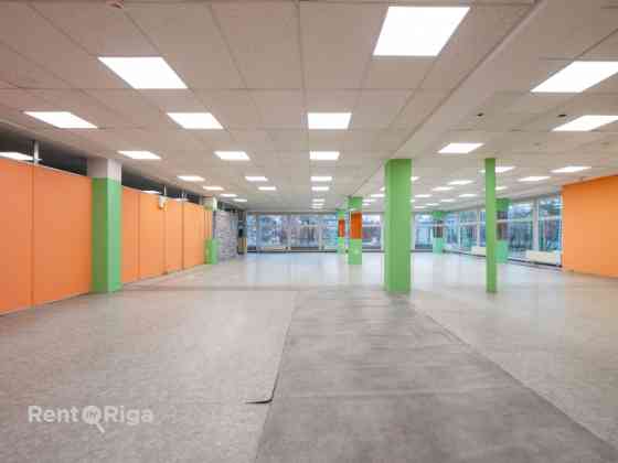 Сдаётся коммерческое помещение в торговом центре Maxima, Зиепниеккалнс.  Предлагаем Rīga