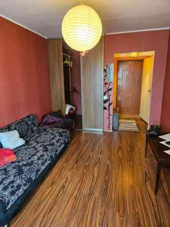 Ilgtermiņa īrei tiek piedāvāts vienistabas dzīvoklis ar atsevišķu virtuvi un iestiklotu lodžiju. Atr Ogre un Ogres novads