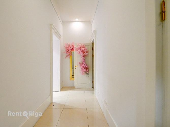 Tirdzniecības telpas reprezentablā vietā pakalpojumu sniegšanai vai birojam.  Telpu Rīga - foto 9