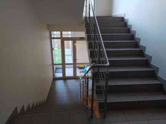 Предлагаем квартиру общей площадью 93 м2, жилая площадь 84 м2 и 9 м2 - лоджия. Дом Юрмала