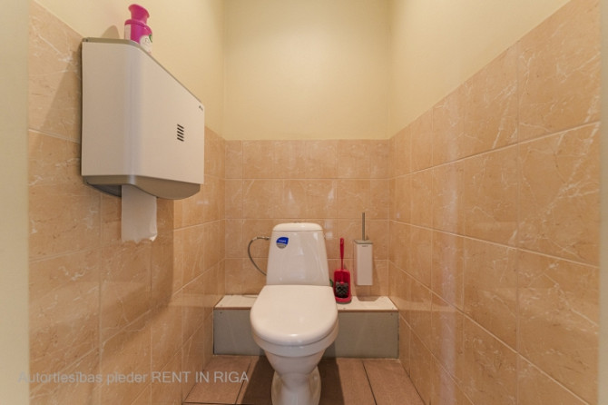 Daudzfunkcionāla telpa Torņakalnā!  Plānojums: viena liela telpa.  + Koplietošanas WC. + Rīga - foto 7